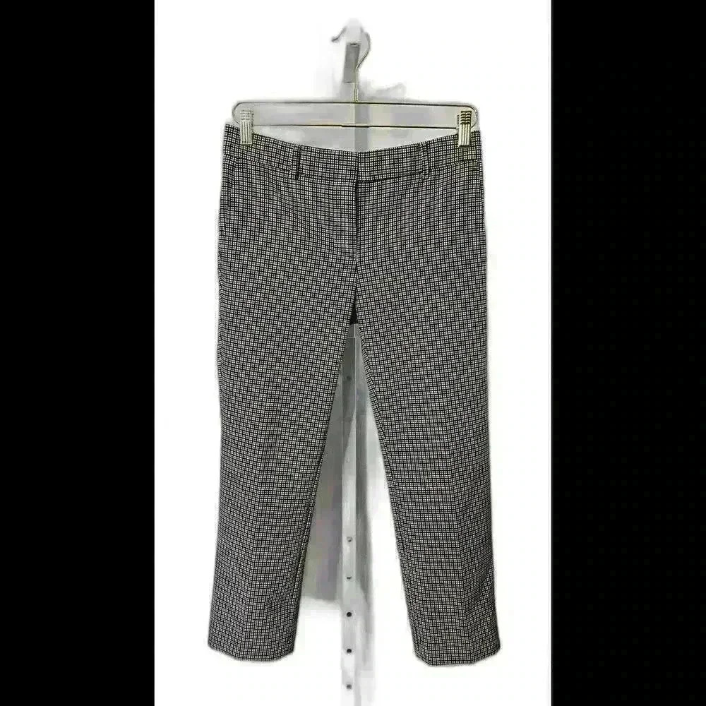 Ann Taylor 2P Cropped black and white pants